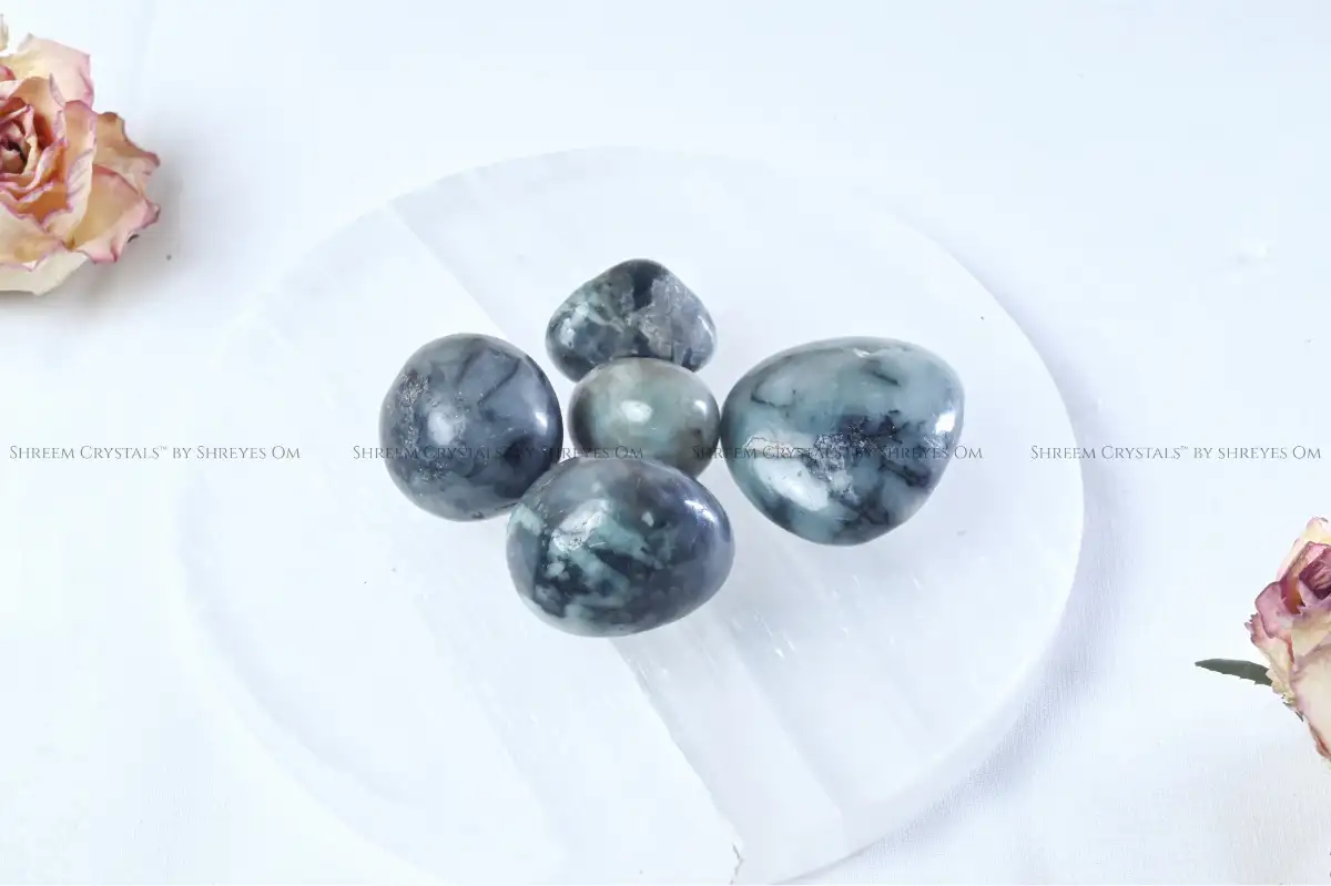 Emerald Tumble – Shreem Crystals